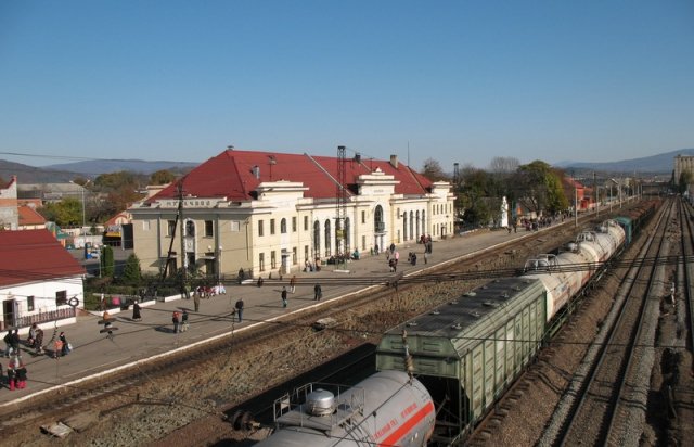 Чоловіку, який кинувся під потяг в Мукачеві, було всього 31 рік