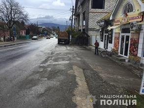 Тячівські поліцейські знайшли викрадений у місцевої мешканки мопед (фото)