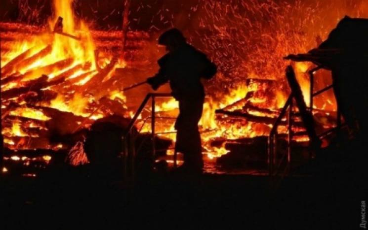 На вихідних закарпатські рятувальники гасили майже два десятки пожеж