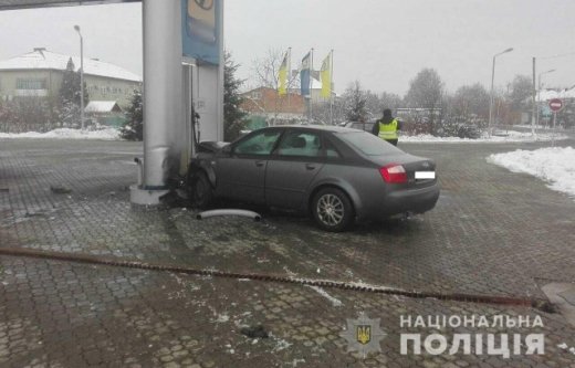 П'яний закарпатець на Audi влетів у бензоколонку